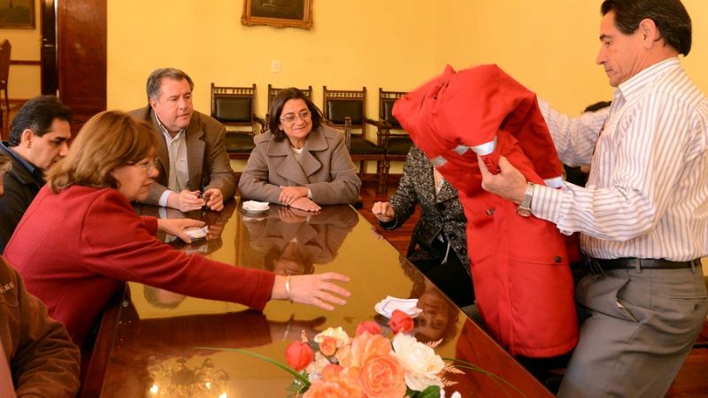 Emprendedores locales confeccionan indumentaria para el sector minero  