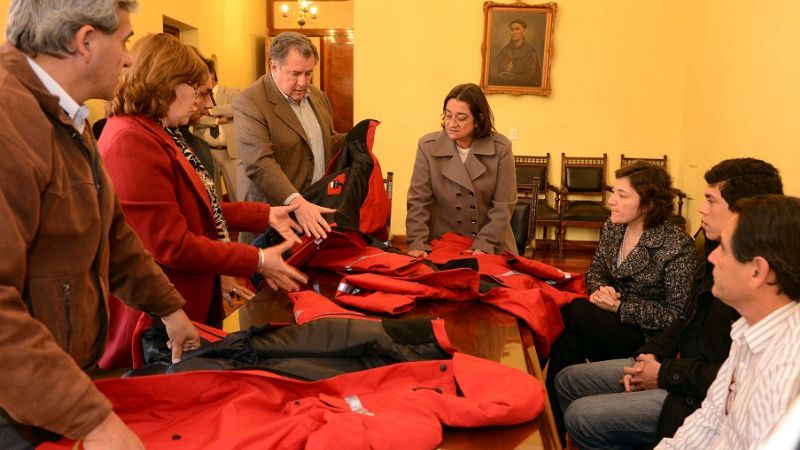 Emprendedores locales confeccionan indumentaria para el sector minero  