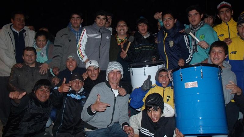 Entrega de indumentaria al Club Social Rojas