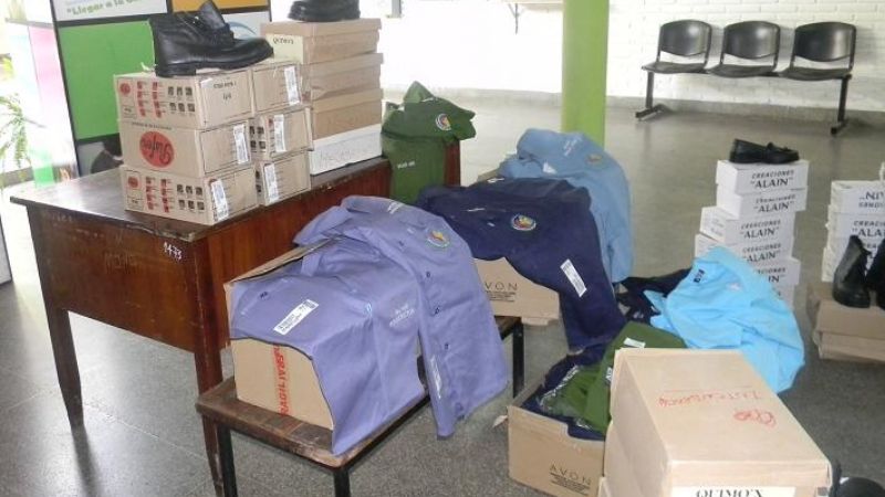 Entrega de uniformes identificatorios al personal de trabajo