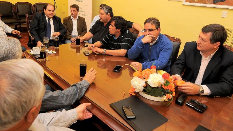 Intendentes oficialistas se reúnen para rechazar invitación de Barrionuevo