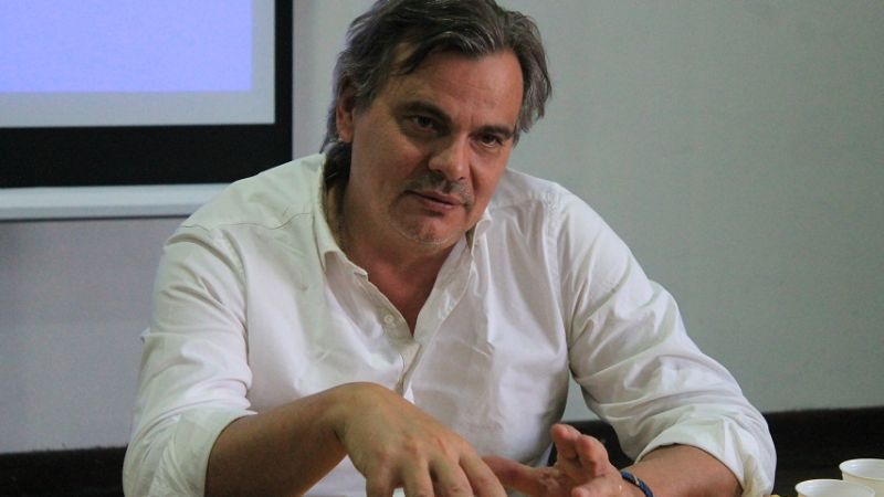 Charla sobre el tratamiento de la drogadicción en los medios de comunicación