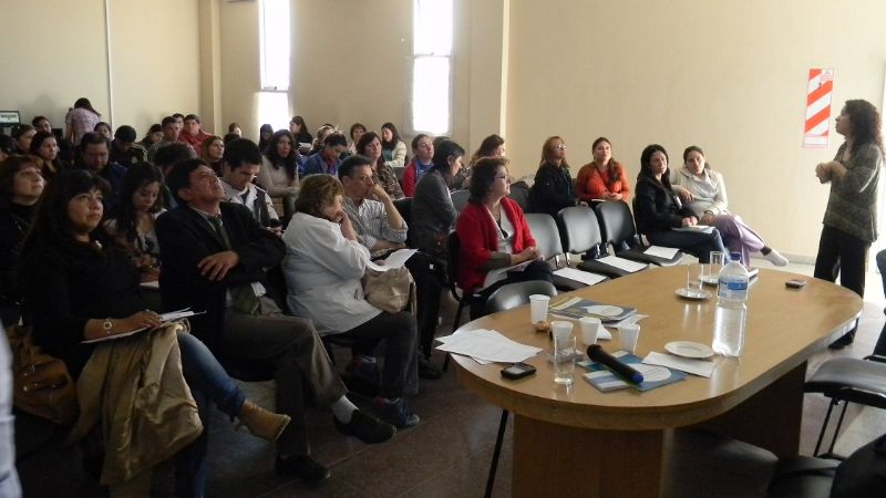 Tratan la problemática del consumo de alcohol en los adolescentes