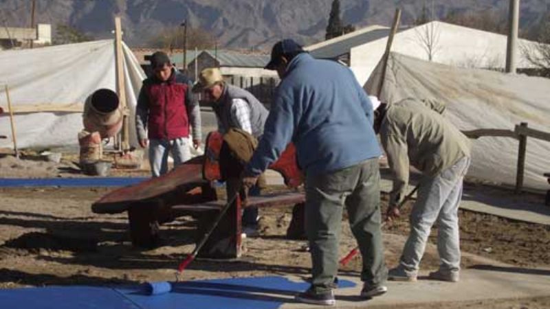 Ultiman detalles en la Plazoleta Integradora en Santa María