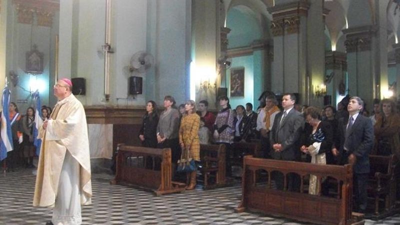 Urbanc presidió la misa por el Día del Catequista a los pies de la Virgen