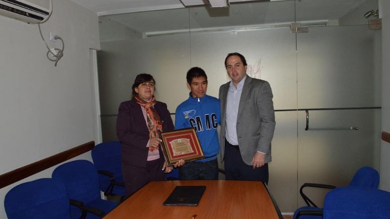 Mera reconoció al ciclista Nicolás Navarro