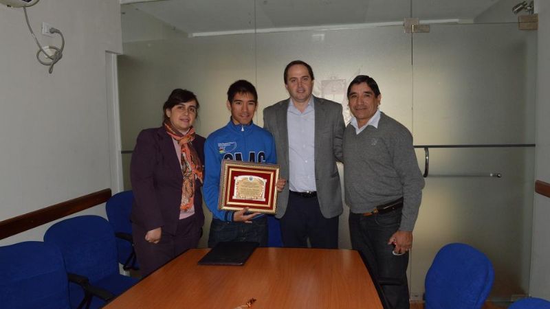 Mera reconoció al ciclista Nicolás Navarro