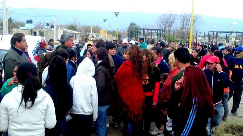 Saadi inauguró mesa de trabajo en el B° Santa Marta