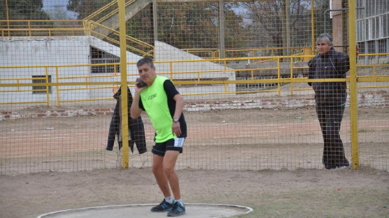 Villagra e Ibáñez en fondo, Reinoso y Coronel en marcha