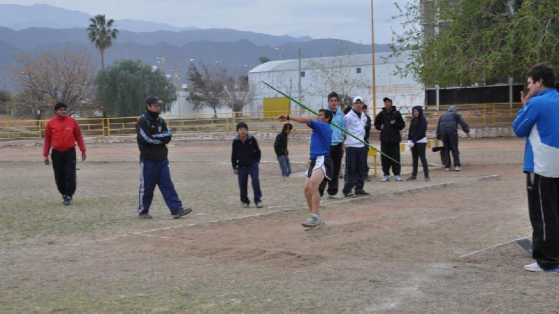 Villagra e Ibáñez en fondo, Reinoso y Coronel en marcha