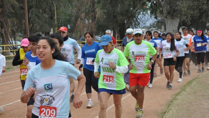 Villagra e Ibáñez en fondo, Reinoso y Coronel en marcha