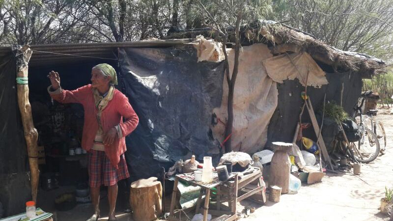 Asisten a familia de Capayán en grave situación