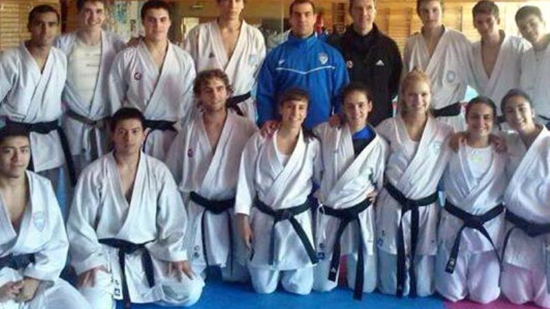 Nieva con la Selección Juvenil de Karate, en Medellín