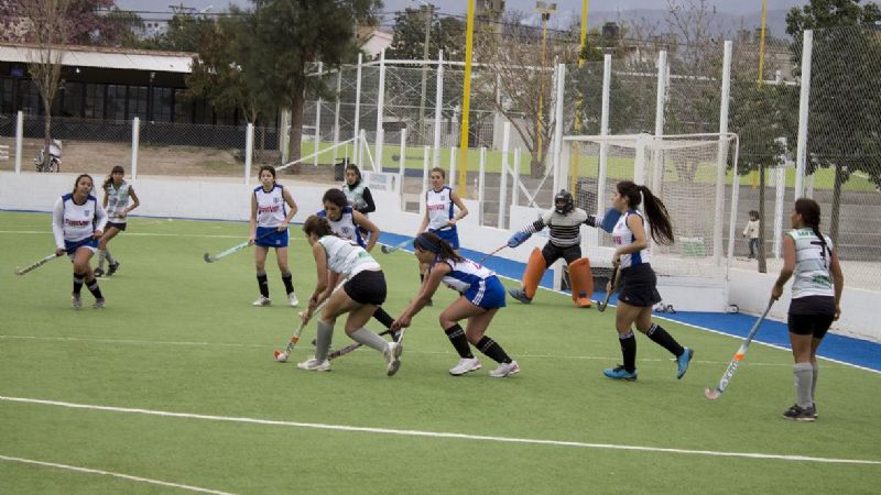 Se jugaron las instancias Capital de hockey de los Juegos Evita 2013