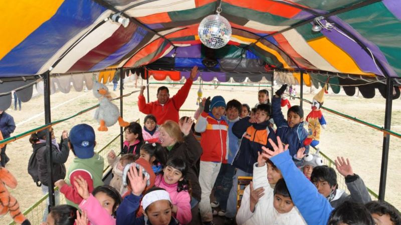 Muña dibujó una sonrisa a los niños de Famatanca