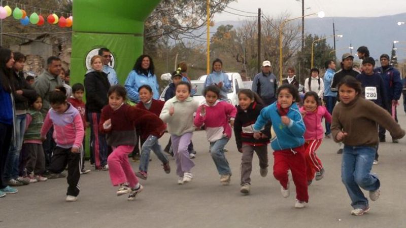 El atletismo va al barrio El Jumeal