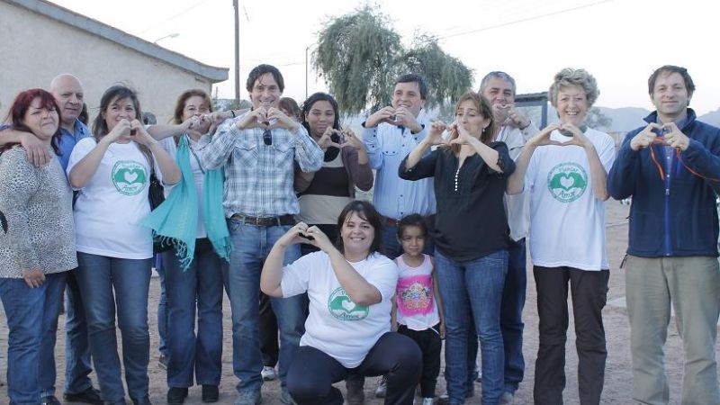 La comuna y vecinos del barrio Magisterio apadrinaron árboles