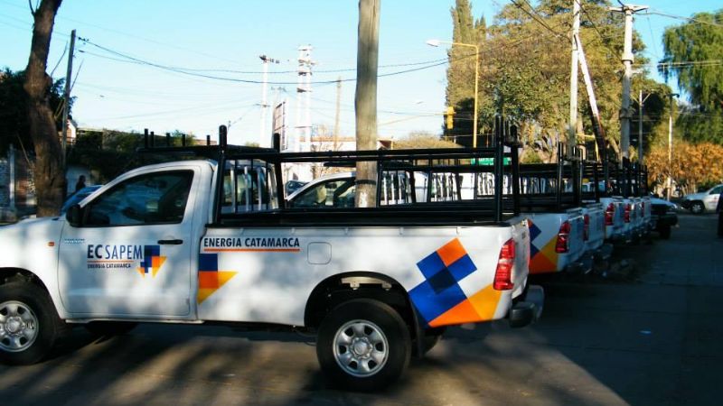 Vecinos mantienen de rehenes a trabajadores de la EC SAPEM