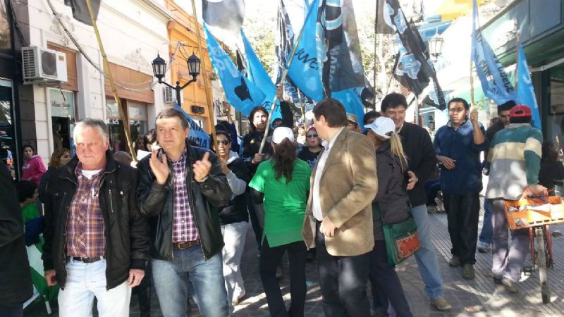 Multitudinaria caminata del FPV por Peatonal Rivadavia