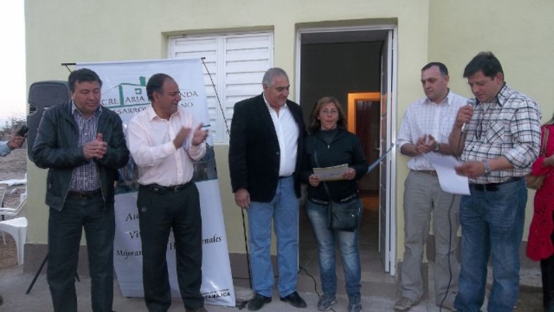 46 familias de Capital y Capayán recibieron sus viviendas