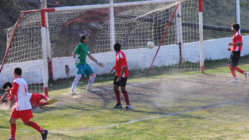 Coronel Daza goleó al CAI y postergan San Martín-Obreros