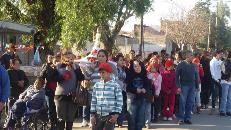 Procesión en honor a San Pantaleón en el barrio Altos de Choya