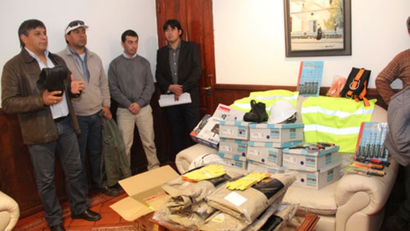 Entregan indumentaria a municipales de Santa María