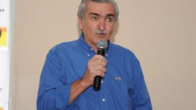 Barrionuevo quiere que Pastoriza encabece la lista de diputados