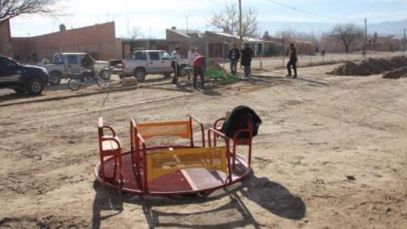 Instalan juegos integradores para niños con incapacidades motrices