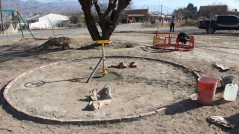 Instalan juegos integradores para niños con incapacidades motrices