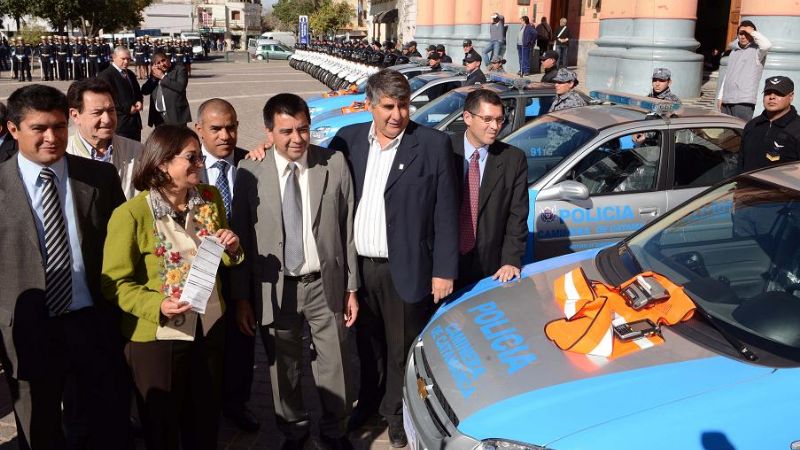 Móviles, equipamiento e indumentaria para la Policía