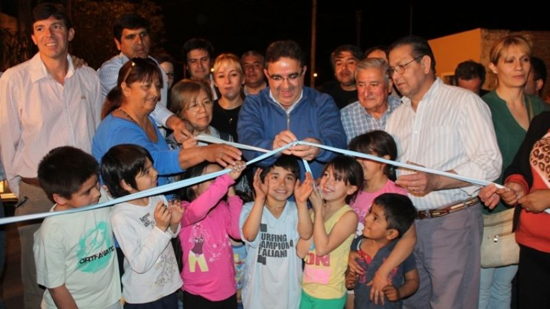 Jalil inauguró la pavimentación de más de 20 cuadras en tres barrios del sur