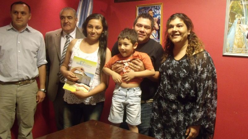 Cinco familias chacareras tienen su vivienda