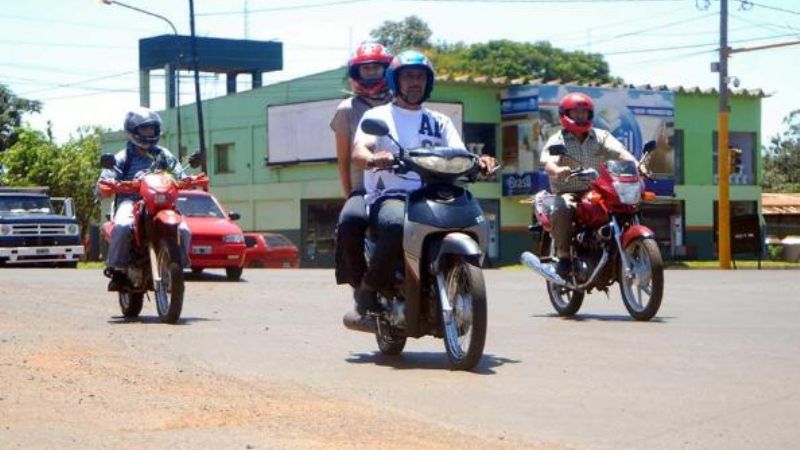 Quieren que motos circulen con luces encendidas