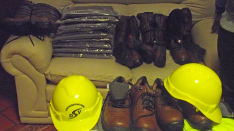 Entregan indumentaria a personal de Departamento Vial