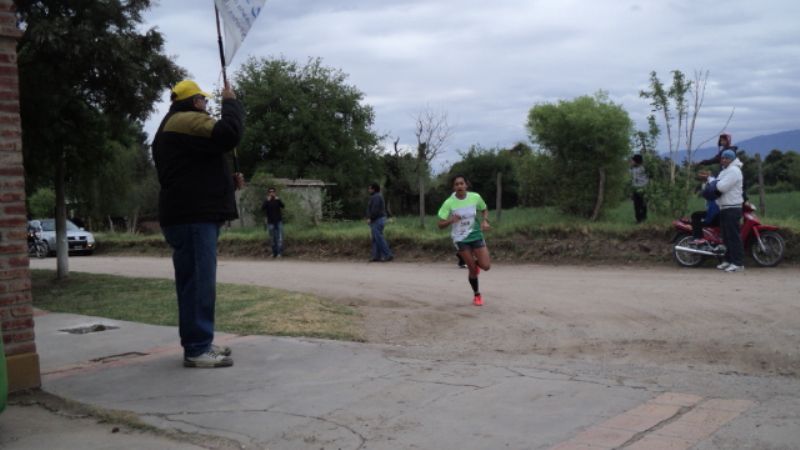 Bordón y Chávez ganaron los 13 Km. de punta a punta