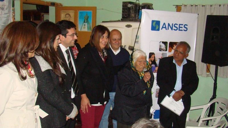 Emotivo homenaje de ANSES a jubilados de FME