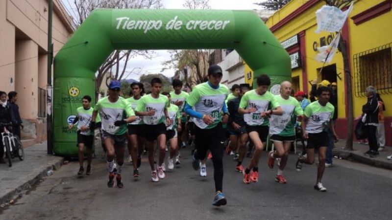 Histórica participación de 300 atletas en la maratón de los mercantiles