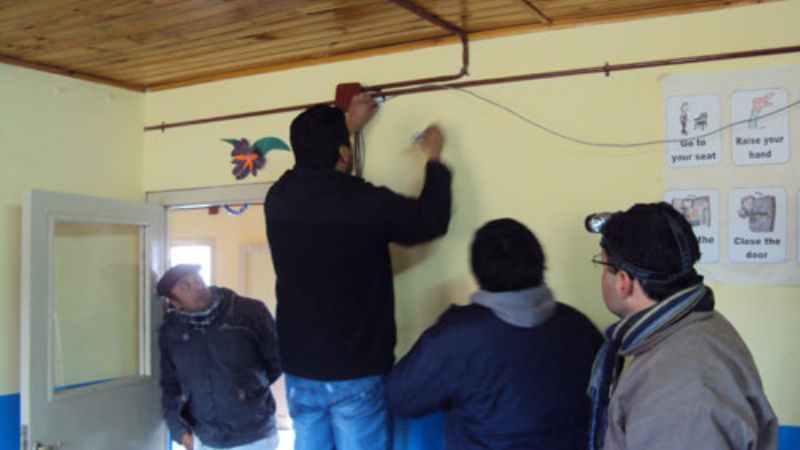 Acondicionan sala de informática en escuela serrana