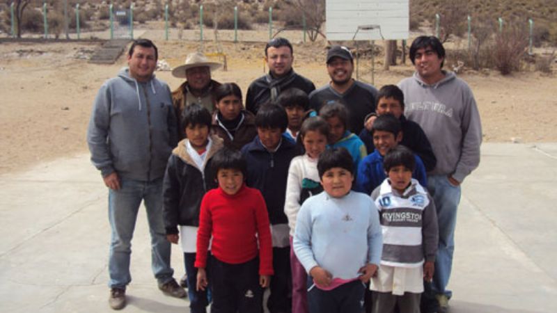 Acondicionan sala de informática en escuela serrana