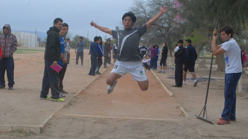 Gran participación del atletismo en los JIEP Capital