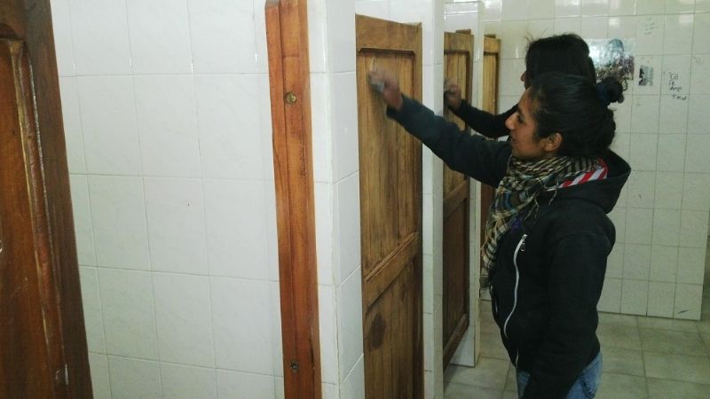 Alumnos de la Escuela Técnica deciden pintar el establecimiento