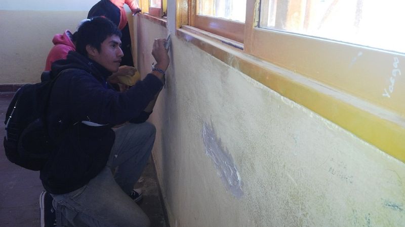 Alumnos de la Escuela Técnica deciden pintar el establecimiento