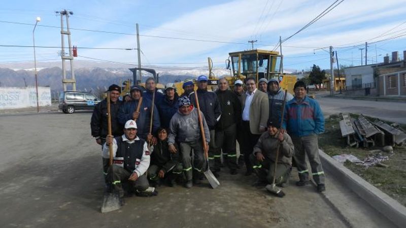 Jalil recorrió la obra de sistematización de la avenida Gdor. Correa