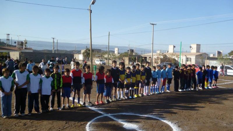Tercera versión del torneo de fútbol infantil Uniendo Canchitas 2013