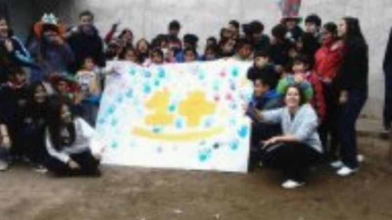 Estudiantes trabajan solidariamente con los que menos tienen