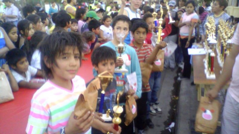 El atletismo a pleno en el Día del Niño en el Bº El Jumeal 