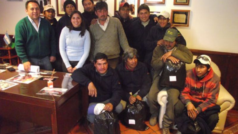 Entregan indumentaria a personal de Ambiente