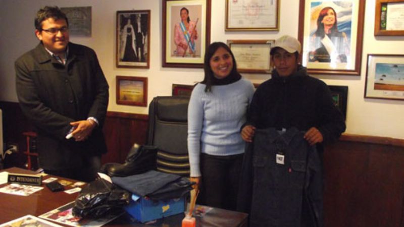 Entregan indumentaria a personal de Ambiente