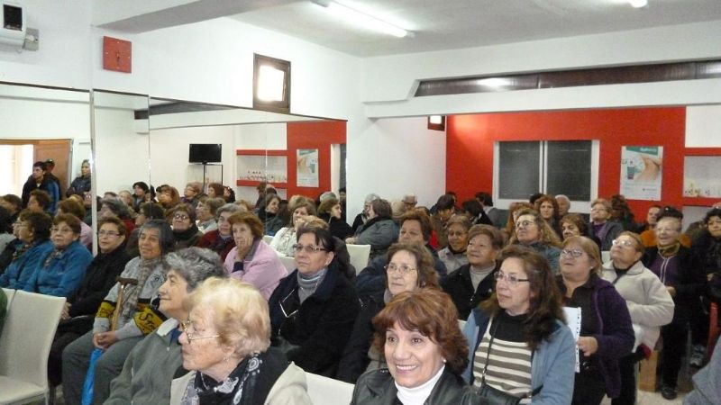 PAMI lanza actividades acuáticas